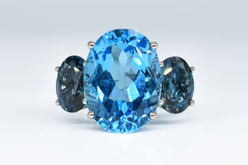 Ring 18 K Blue topaze