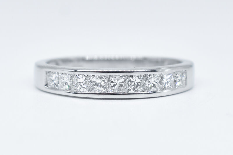 Half eternity ring 14 K diamonds