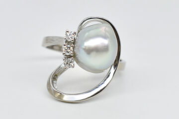Ring 14 K diamonds pearl