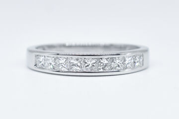 Half eternity ring 14 K diamonds
