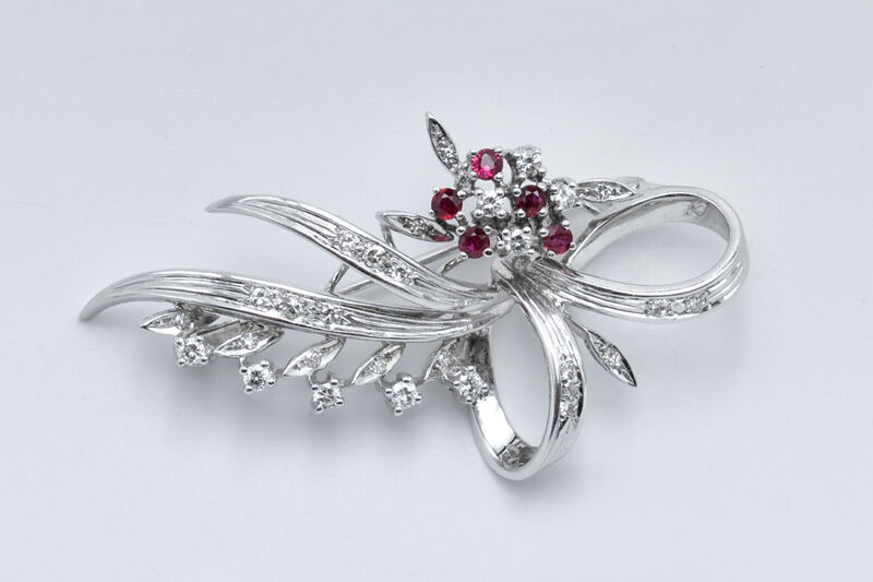 Brosche 18 Kt WG Rubine 
