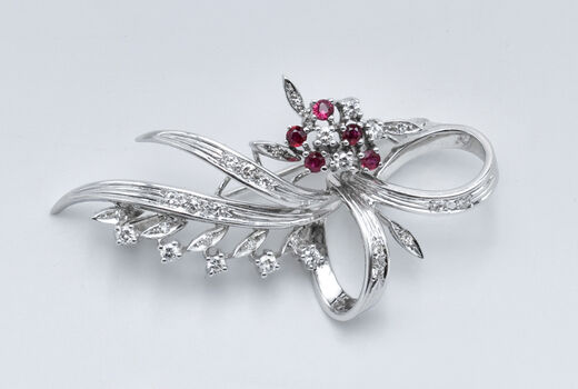 Brosche 18 Kt WG Rubine 