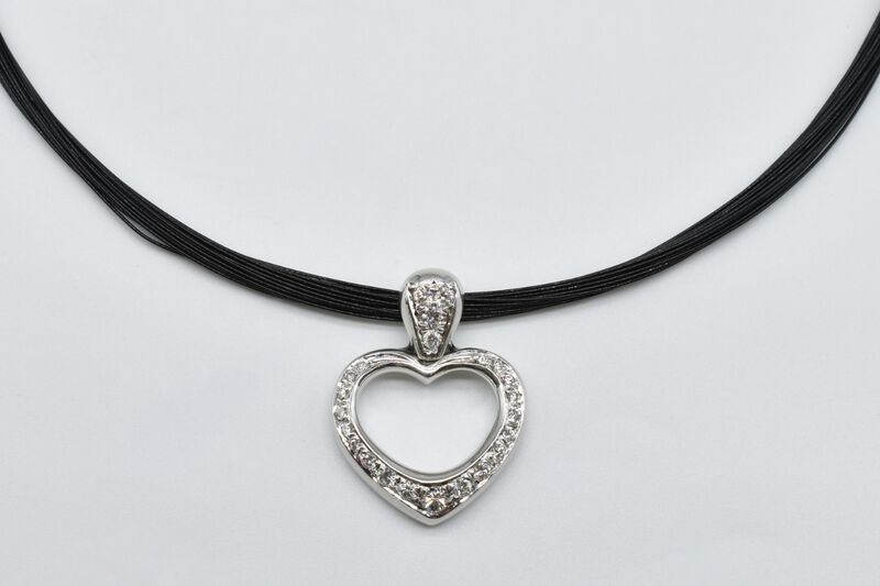 heart shaped pendant 14 K diamonds